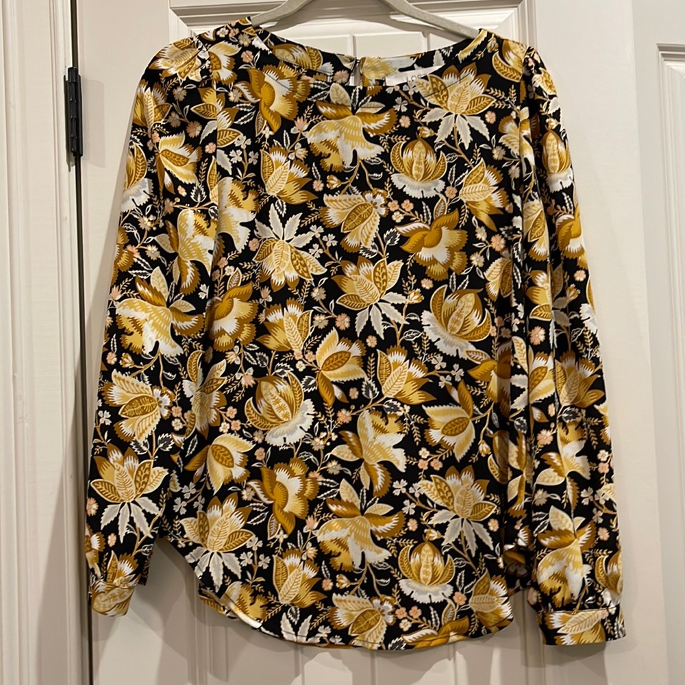 Loft    Like New.  XS Size.  Floral pattern blouse.